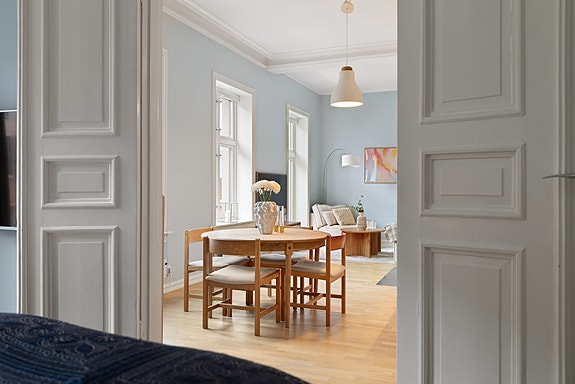 En klassisk og gjennomført leilighet i fasjonabel Frognergård.
Foto: Aakermann Photography (André Aakermann).