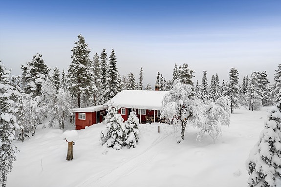 Velkommen til denne lune hytta på Søre Vegglifjell, utstyrt med solcelleanlegg.