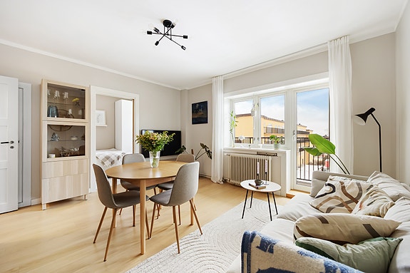 PrivatMegleren Aksept v/ Charlotte Didriksen har gleden av å ønske velkommen til Bjørn Stallares vei 27! Foto av Marit Andersen i Studio-A