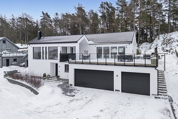 Floras vei 26, bli med inn og se på denne stilfulle boligen