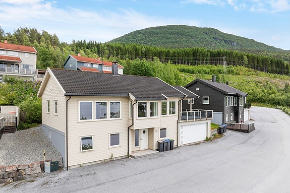 Velkommen til Hestnes 28 - ein innhaldsrik og attraktiv familiebustad på Hafslo.