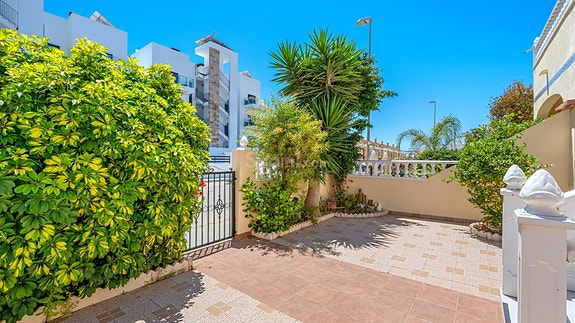 Rekkehus med 3 soverom | Gangavstand til strand | Felles basseng