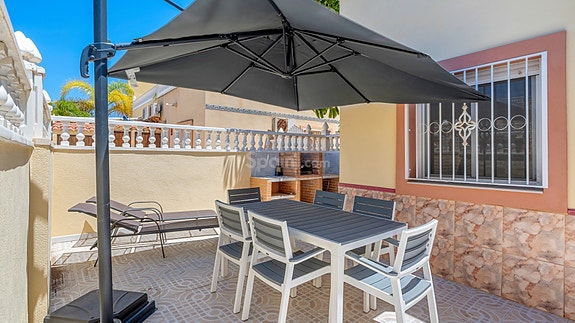 Rekkehus med 3 soverom | Gangavstand til strand | Felles basseng