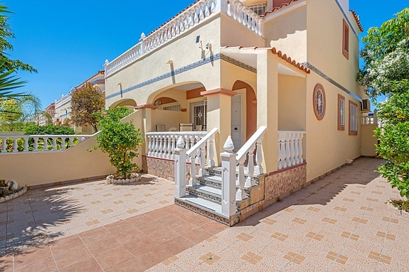 Rekkehus med 3 soverom | Gangavstand til strand | Felles basseng