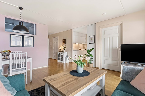 Velkommen til Romeriksgata 22B - En lys og pen 2-roms selveierleilighet med vestvendt balkong, garasjeplass og heis!