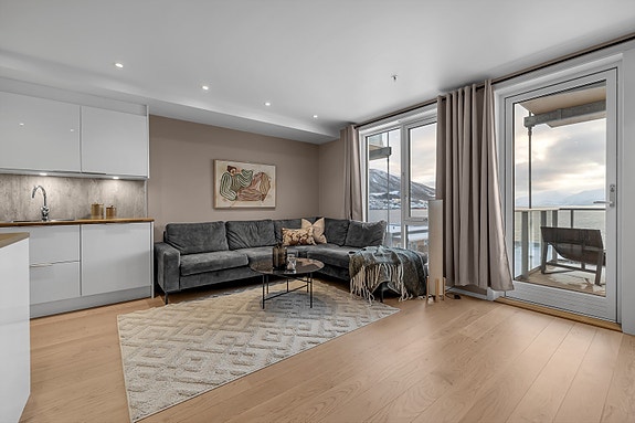 Velkommen til Juldagan 8 presentert av Marie Traasdahl Hansen v/ Hjem Eiendomsmegling