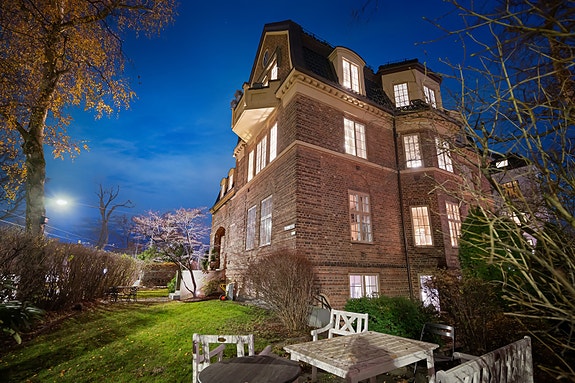 Bygningen er på Byantikvarens gule liste og er pent ivaretatt. Her får man det beste fra begge verdener, urbant, men barnevennlig, historisk, men samtidig moderne.