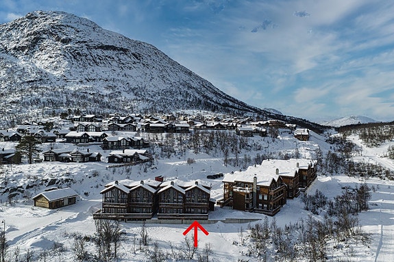Leiligheten ligger rett ved alpinbakken.