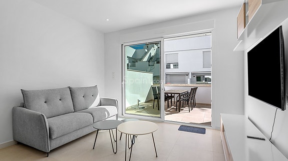 Moderne leilighet med stor terrasse | 2 soverom og 2 bad | Fullt møblert og parkering