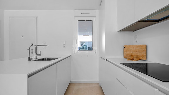 Moderne leilighet med stor terrasse | 2 soverom og 2 bad | Fullt møblert og parkering