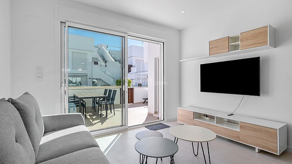 Moderne leilighet med stor terrasse | 2 soverom og 2 bad | Fullt møblert og parkering