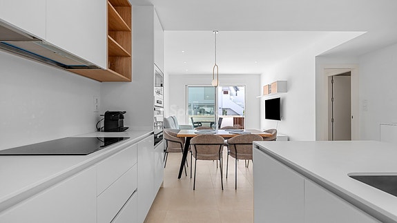 Moderne leilighet med stor terrasse | 2 soverom og 2 bad | Fullt møblert og parkering