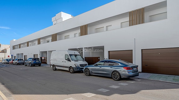 Moderne leilighet med stor terrasse | 2 soverom og 2 bad | Fullt møblert og parkering