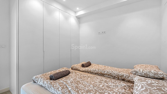 Moderne leilighet med stor terrasse | 2 soverom og 2 bad | Fullt møblert og parkering