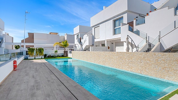 Moderne leilighet med stor terrasse | 2 soverom og 2 bad | Fullt møblert og parkering