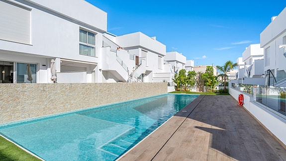 Moderne leilighet med stor terrasse | 2 soverom og 2 bad | Fullt møblert og parkering