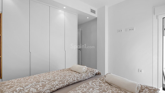 Moderne leilighet med stor terrasse | 2 soverom og 2 bad | Fullt møblert og parkering