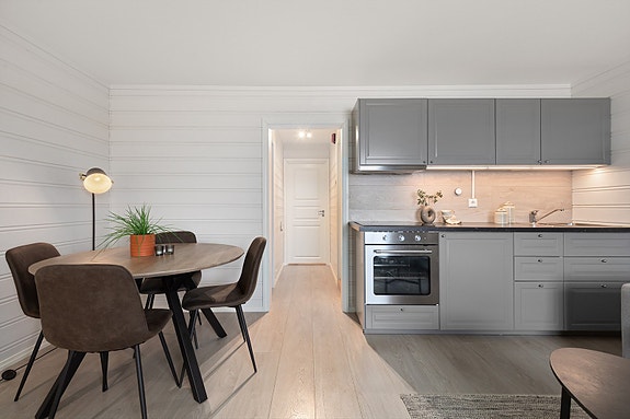 Garanti Indre Sogn v/ Malin Låksrud Øyre har gleda av å presentere Tyinvegen 7529 - Leilegheita har ei attraktiv plassering på Filefjell i Vang kommune - midt imellom Vestlandet og Austlandet med sine mest populære og snøsikre høgfjellsområde.