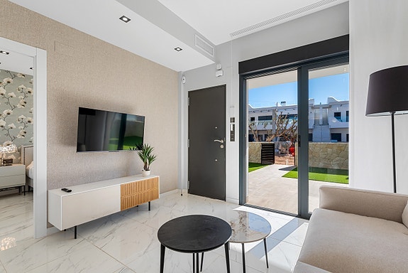 Få igjen! Strøken Penthouse-leilighet | Takterrasse på 63 m2 | Kort vei til strand | Nydelige fellesområder