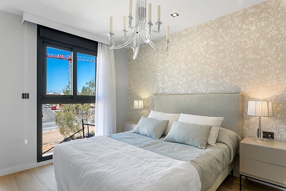 Få igjen! Strøken Penthouse-leilighet | Takterrasse på 63 m2 | Kort vei til strand | Nydelige fellesområder