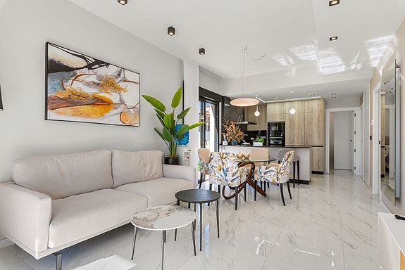 Få igjen! Strøken Penthouse-leilighet | Takterrasse på 63 m2 | Kort vei til strand | Nydelige fellesområder