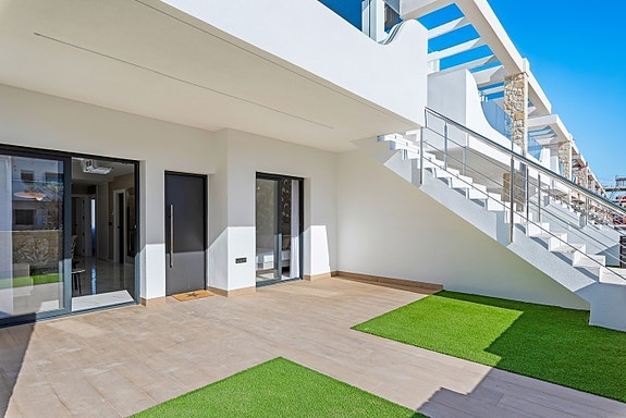 Få igjen! Strøken Penthouse-leilighet | Takterrasse på 63 m2 | Kort vei til strand | Nydelige fellesområder