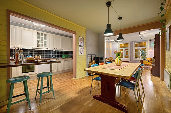 Velkommen til Øvre Møllenberg gate 55 B! En lun og innbydende 4-roms leilighet med en åpen og romslig stue-/kjøkkenløsning. Dette rommet måler til sammen hele 37 m². Foto: Krokstad&Nervik, Jens Martin Nervik.