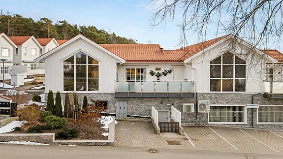 Velkommen til en lekker leilighet på idylliske Prinsebakken 9, presentert av Nvar G. Helan v/DNB Eiendom Fredrikstad