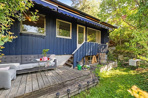 Egen hageflekk og utgang fra stue