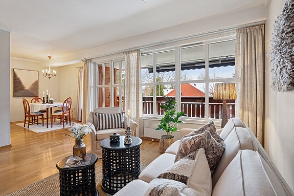 Eiendomsmegler Joachim Norum Larsen i DNB Eiendom ønsker velkommen til en 3-roms eierleilighet i Fugleveien 29 på Skorkeberg