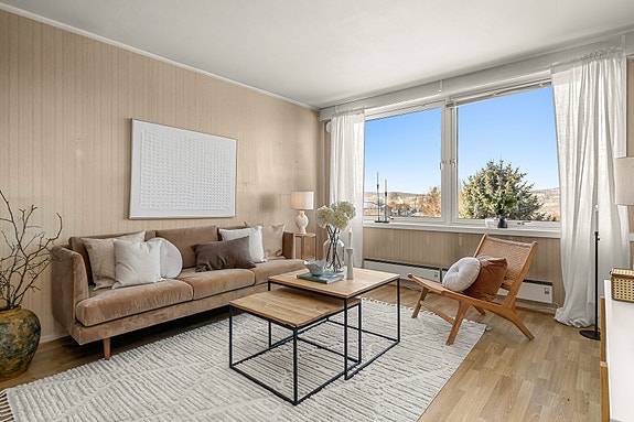 Elisabet Aass v/ EiendomsMegler 1 har gleden av å presentere K.O. Thornæs' veg 18! Foto: Interiørfoto, Michael Eid.