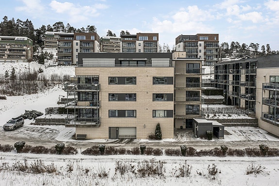 Velkommen til Løvetannveien 28 - Moderne og praktisk leilighet med enkel adkomst. Direkte adkomst fra Rugdeveien, heis i fra Løvetannveien.
Presentert av Anita Heer, Aktiv Mysen og Rakkestad AS