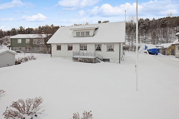 Rishaugmoen 8 presenteres av Johan Aslak Somby v/DNB Eiendom.