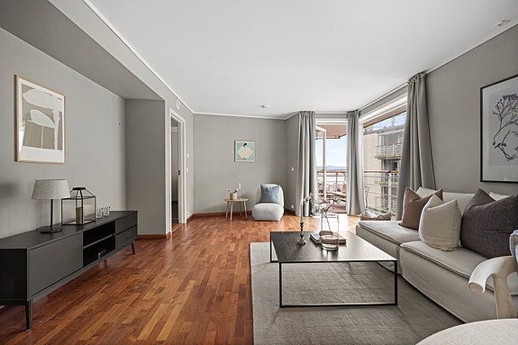 Øvre Strandgate 115 presenteres av EIE eiendomsmegling v/ Torbjørn Lie - Eiendomsmegler MNEF / Salgsleder / Partner. | Fotograf: Arve Gravdal.