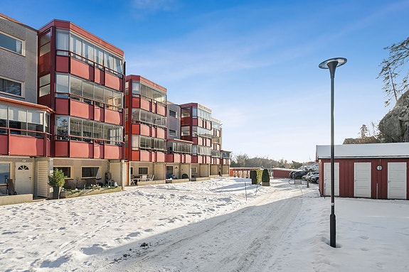 Attraktiv beliggenhet i etablert og familievennlig område.