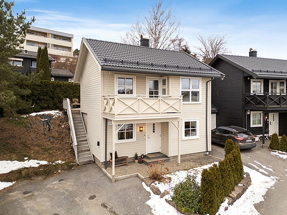 Velkommen til Jutulveien 22A - Presentert av EiendomsMegler1 ved Birgit Grandahl