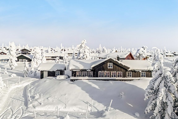 Velkommen til Stæren 27, en romslig og innholdsrik hytte i Svanen på Budor. Foto: Efkt og Bente Nijora Aalberg.
