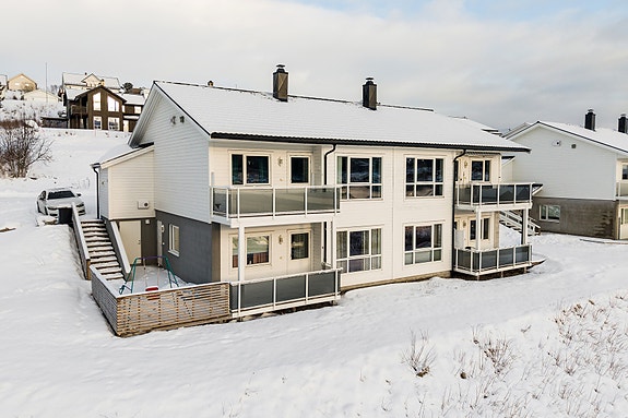 Velkommen til Linerleveien 28d- Innbydende og koselig 3- roms leilighet på bakkeplan.