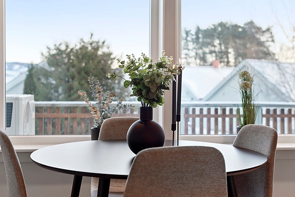 Velkommen til Sagstuvegen 20 - en lekker og nylig oppusset leilighet i 2. etasje.