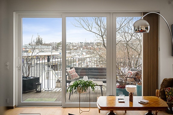 Eksklusiv 3-roms hjørneleilighet fra 2019 med garasjeplass, to balkonger og heis