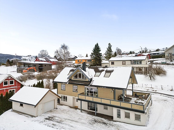 EiendomsMegler 1 v/ Halvor Østerli presenterer Oppheimvegen 28! Foto: Inbovi