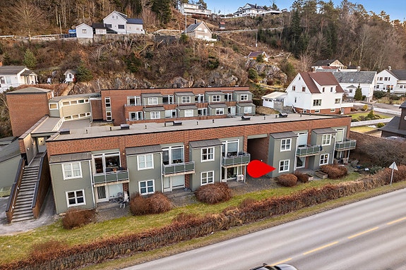 Velkommen til Johan Wittrups vei 2! Kjekk leilighet beliggende på bakkeplan, med en svært sentrumsnær lokasjon i Egersund.
Foto: Diakrit v/Arne Ove Østebrøt