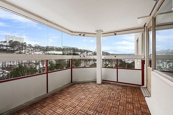 Velkommen til en attraktivt beliggende stor 4-roms andelsleilighet som trenger oppussing! Leiligheten i Peer Gyntveien 7 er presentert av Ina Andersen for Eiendomsmegler Norge.