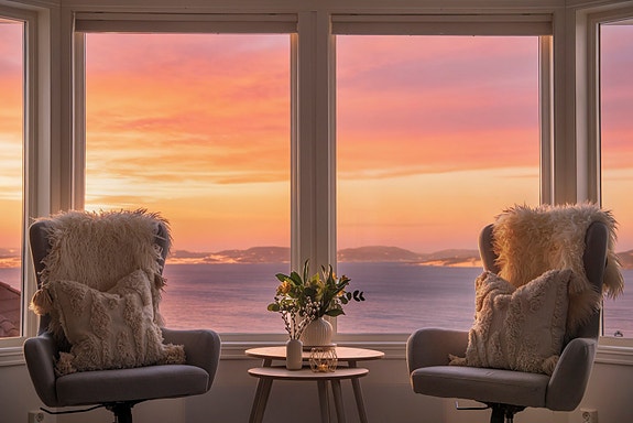 Velkommen til Aunkleiva 5C. En gjennomført og flott familiebolig på Saksvik med ypperlig panorama over fjorden.
