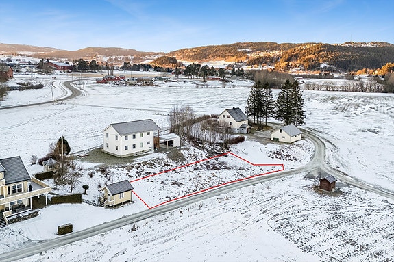 Heimdal Eiendomsmegling v/Thomas Johnsen ønsker velkommen til denne flotte tomten på Sørsidevegen! Foto: Jonas Kvello