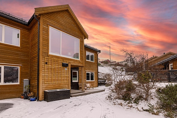 W Eiendomsmegling Bergen Sentrum med Christina Erstad og Marie Danielsen har gleden av å presentere Haukedalen 44C.