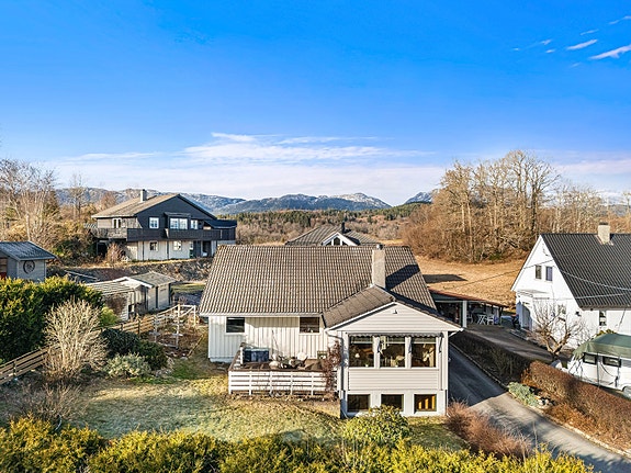 Velkommen til Ørehaug 10 - Presentert av Eiendomsmegler Norge v/Gudny Eldøy.