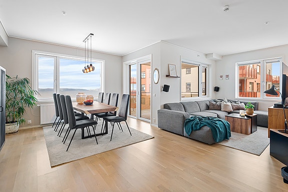 EiendomsMegler 1 v/Kenneth Johansen har gleden av å presentere Solveig Abrahamsens veg 24! Foto: Krokstad & Nervik v/ Jens-Martin Nervik.