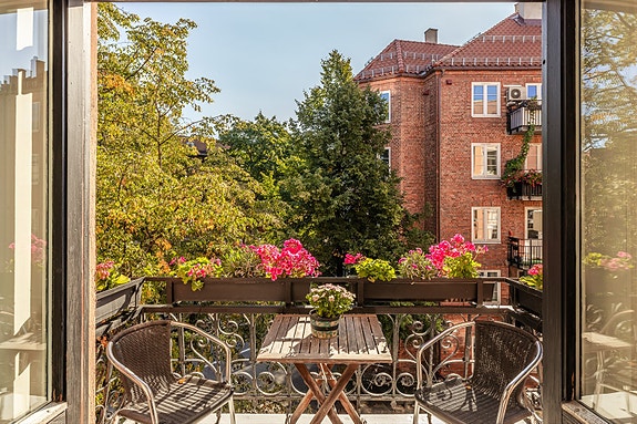 Velkommen til Vidars gate 20B! Boligen presenteres av Eiendomsmegler Katrine Solvåg. Foto: Magne Risnes.