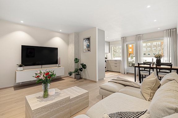 Velkommen til Østre Hallsetvangen 5 A, presentert av EiendomsMegler 1 ved Christian Furuhaug Aa.